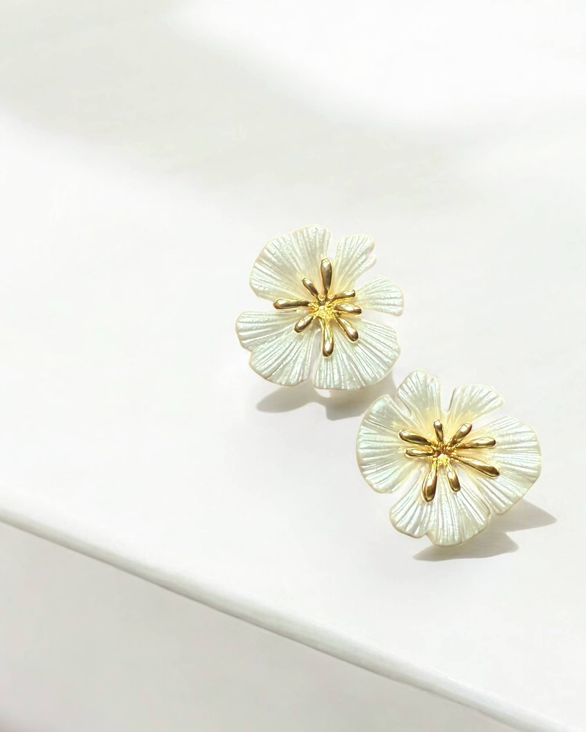 Tropics Beachy Flower Shell Earrings