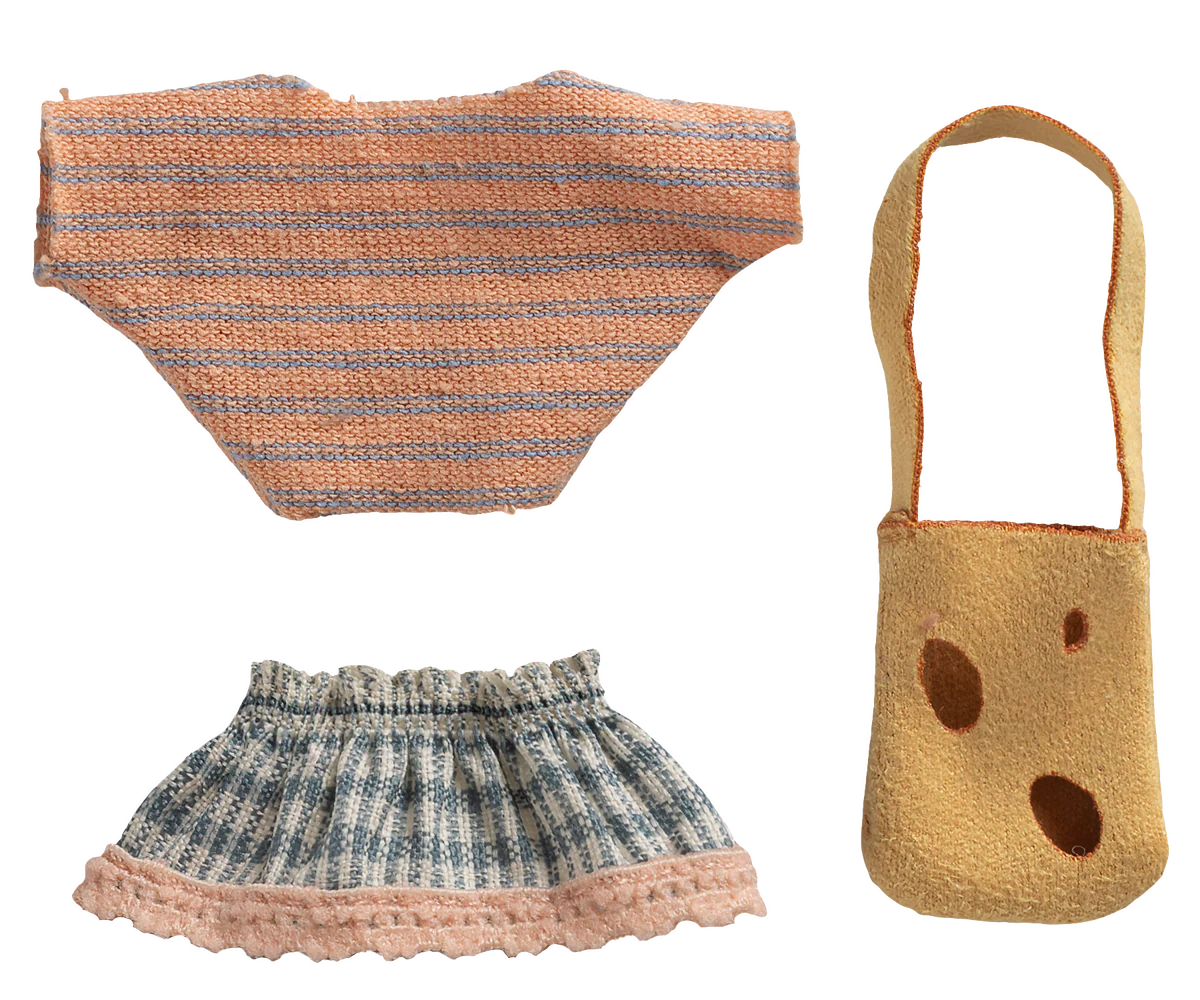 Clothes and bag, Little sister mouse