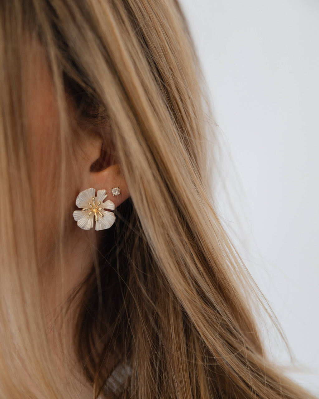 Tropics Beachy Flower Shell Earrings