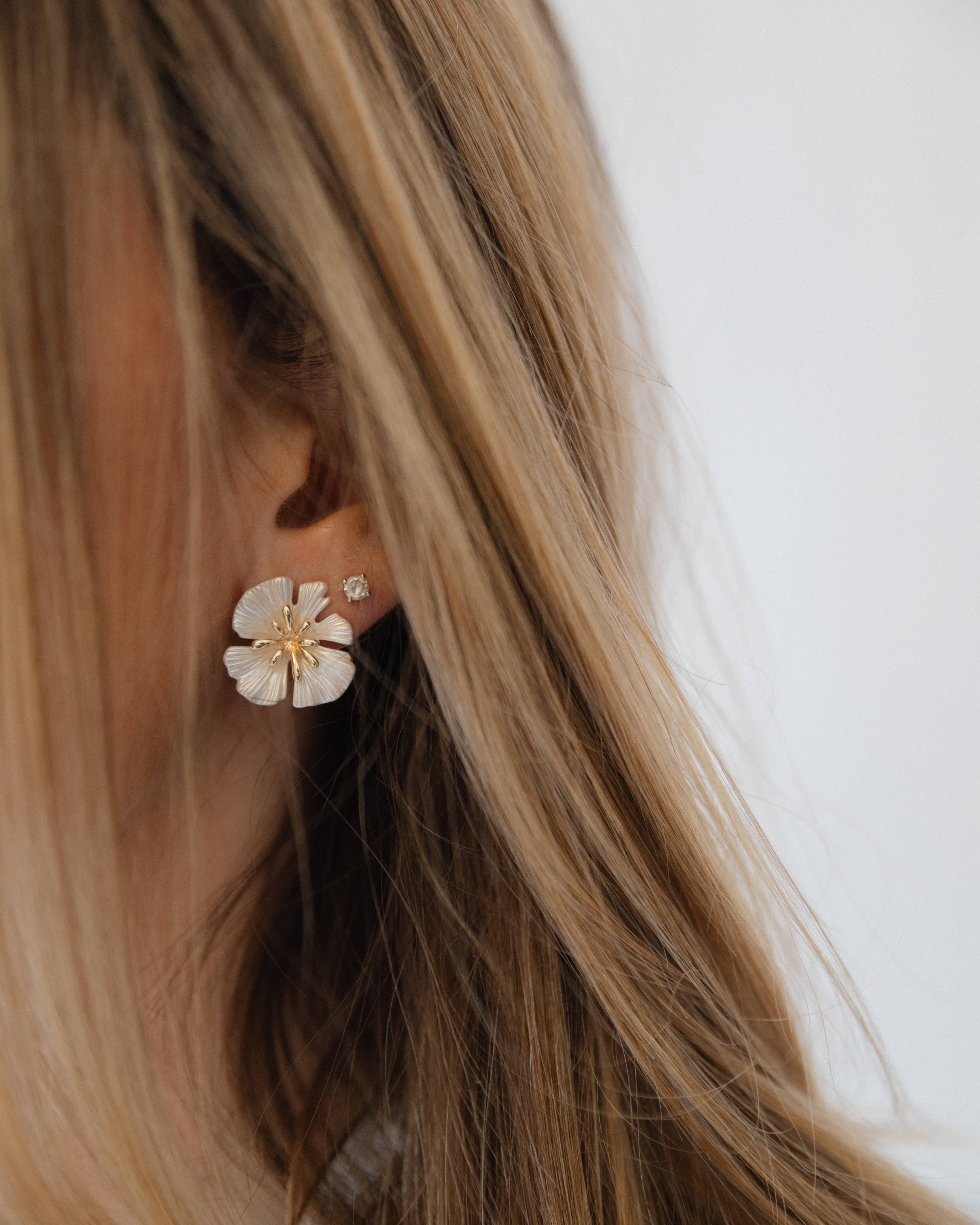 Tropics Beachy Flower Shell Earrings