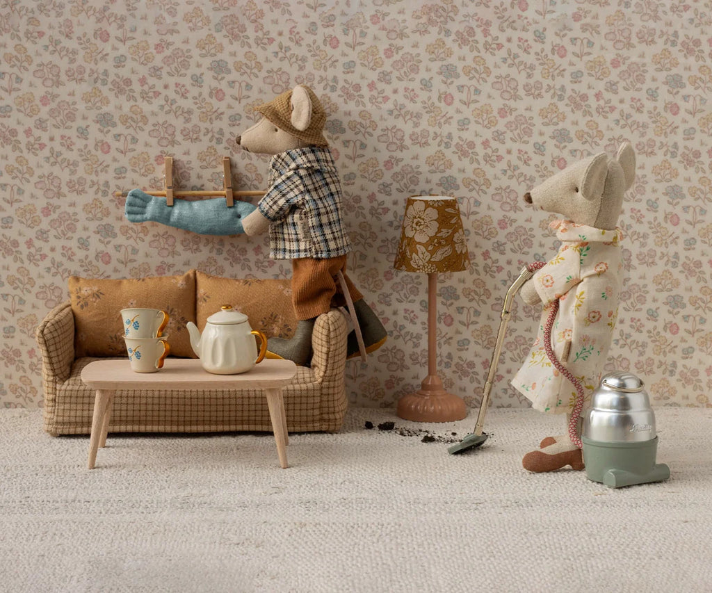 Couch, Mouse - Mable