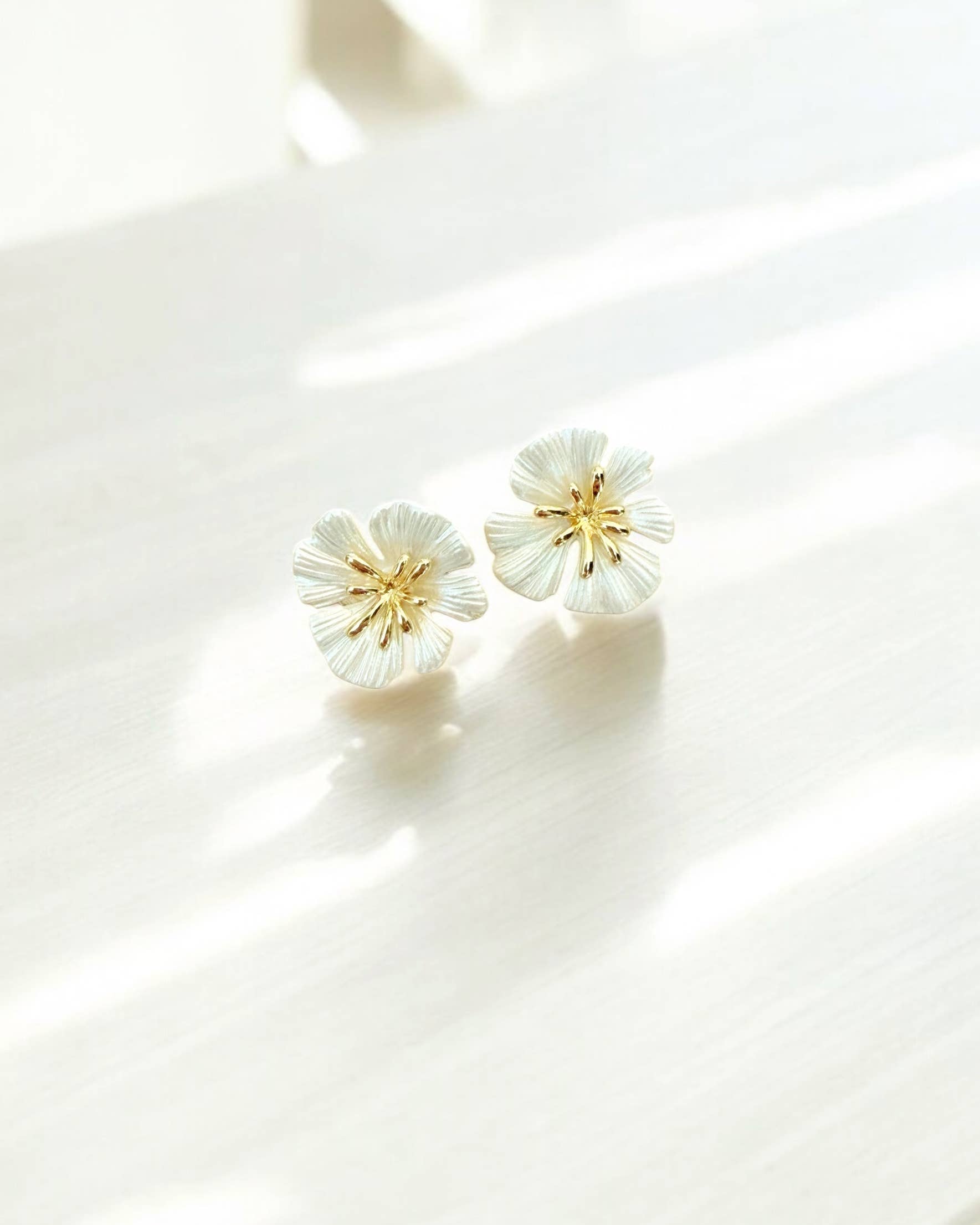 Tropics Beachy Flower Shell Earrings