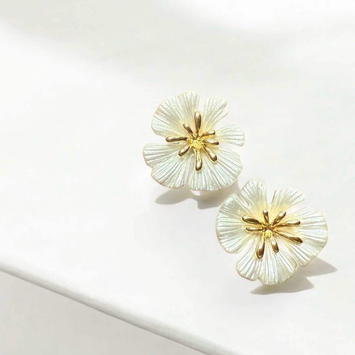 Tropics Beachy Flower Shell Earrings