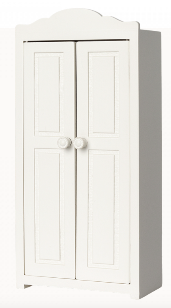 Wooden Closet, Mouse